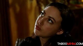 Stepdad fucks اپنی ربیبہ کی طرح ہے جو ایک استاد کی سزا ایک slutty سکول