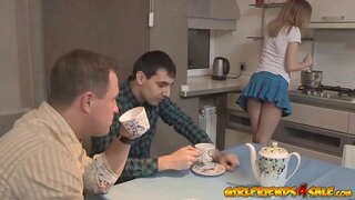 نوجوان ریزه اندام هیجان زده cumshot, شوهر