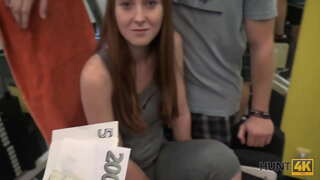 POLOWANIE NA 4K. Rogacz za gotówkę zezwala na huntera przelecieć dziewczynę w pustej sali POLOWANIE NA 4K. Rogacz za gotówkę zezwala na huntera przelecieć dziewczynę w pustej sali