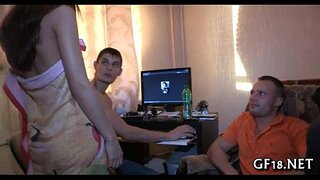 Ova beba brže skače na njega