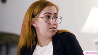 Ыстық аққұбалар және оның грудастая серіктес әйел қылмыс бойынша жоспарлап, келесі үлкен мақсаты.Кенеттен келеді оның үлкен қараушы және тексереді ісі оның әріптес сақтау.Олар өздерін қалай бу және дәлелдейді бұл офицерге.Олар бастайды головкин мен лизать бір-біріне киски.