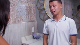 ویانا سیاہ پکڑا اس کے دوست Wacking کے ساتھ اس کی ماں برا!